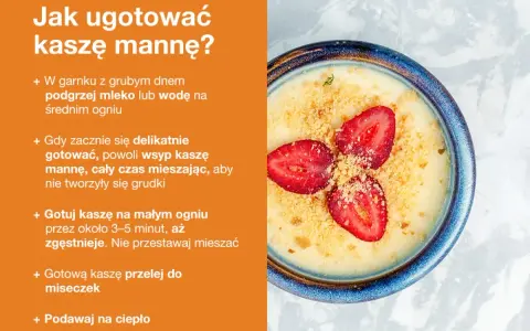 Miseczka kremowej kaszy manny na mleku, udekorowana plasterkami truskawek i posypką.