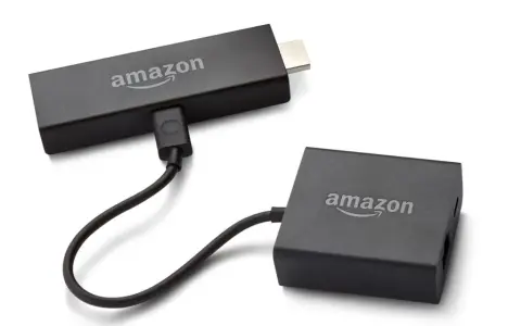 Amazon Fire TV Stick mit HDMI-Adapter und Kabel. So einfach ist das Fire TV Stick einrichten.