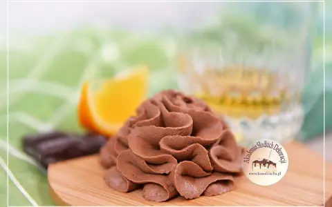 Krem whisky: Jak wykorzystać w kawie, drinkach i deserach? Przepisy