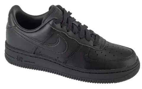 Czarne, skórzane buty Nike Air Force 1. Wyglądają na świeże i oryginalne, gotowe na miejskie przygody.