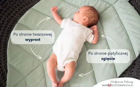 Niemowlę śpi z głową w jedną stronę, z wyprostowanymi nóżkami po stronie twarzowej i zgiętymi po potylicznej.