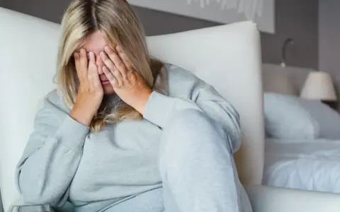 Jak obniżyć kortyzol u kobiety? Odzyskaj spokój i energię!