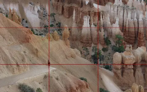 Bryce Canyon z siatką kompozycji. Zasady kompozycji w fotografii: postać na skrzyżowaniu linii, podkreślająca głębię i skalę krajobrazu.