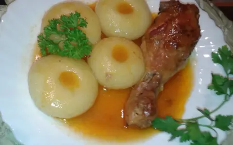Kluski śląskie z dziurką: idealny przepis i porady na sukces