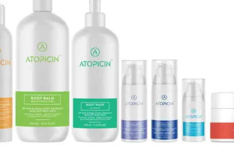Linia produktów Atopicin: szampon, balsam, żel pod prysznic, kremy do twarzy i balsam do ciała. Idealne dla skóry z egzemą, zapewniające ulgę i nawilżenie.