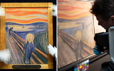 En man fotograferar Edvard Munchs ikoniska "Skriet". Konstverket med sin skräckslagna figur och dramatiska himmel visas i två delar.
