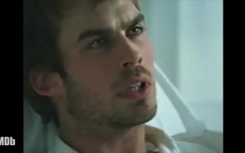 Primo piano di Ian Somerhalder, attore noto per i suoi film e programmi TV.