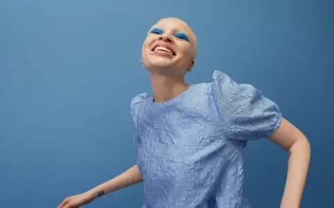 Czy zrobienie kolczyka w wardze boli? Oto, co musisz wiedzieć