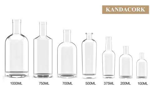 Różne rozmiary szklanych butelek, od 1000 ml do 100 ml, idealne na wódkę.