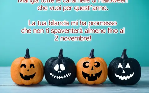 Quattro zucche di Halloween sorridenti, con divertenti frasi che invitano a godersi le caramelle senza pensieri.