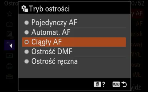 Menu aparatu z opcją "Ciągły AF" jako wybranym trybem ostrości.