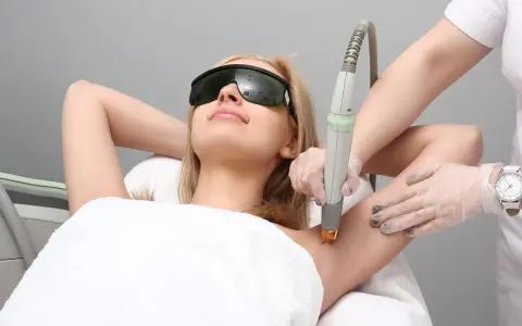 Czy depilacja laserowa boli? Jak zminimalizować dyskomfort?