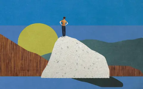 Un uomo guarda l'orizzonte da una cima, un simbolo di aspirazioni professionali ed esempi di successo.