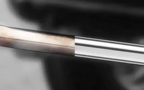 Le chrome terni et rouillé retrouve son éclat. Découvrez comment enlever la rouille sur du chrome pour un résultat impeccable.