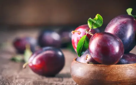 Czy śliwki tuczą? Odkryj prawdę o ich wpływie na dietę