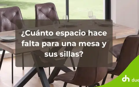 Mesa de comedor con sillas de cuero marrón. ¿Cuánto espacio hace falta para una mesa y sus sillas?