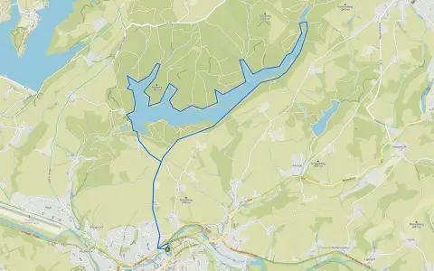 Karte zeigt den Neyetalsperre rundweg, der sich um die blaue Wasserfläche schlängelt.