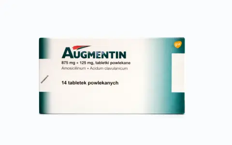 Opakowanie leku Augmentin 875 mg + 125 mg, zawierające 14 tabletek powlekanych.