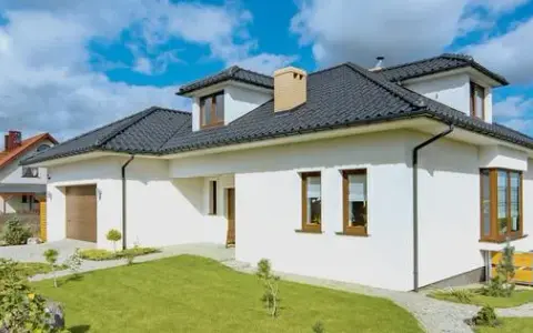 Ile powinien wystawać okap dachu, aby uniknąć problemów z wilgocią?