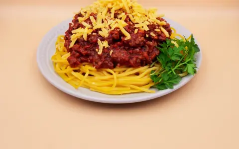 Sos do spaghetti z mięsem mielonym: przepis i triki mistrza