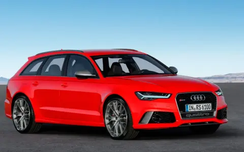 Audi RS6 rojo, un familiar deportivo con gran potencia. Su peso es considerable, pero su rendimiento es excepcional.