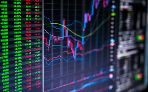 Gráfico de velas y líneas de cotización, mostrando la evolución de una cuenta contable fondos de inversión.