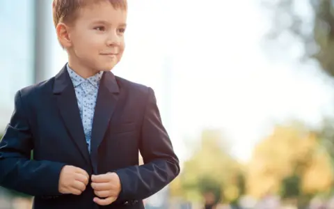 Jak ubrać chłopca na komunię jako gość, by wyglądał elegancko i wygodnie