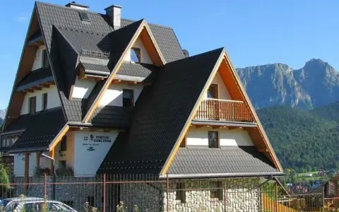 Dom na wierchu: Jak wybrać nocleg z widokiem na Tatry?