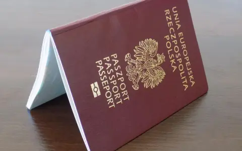 Polski paszport, gotowy do odbioru w biurze paszportowym w Katowicach.
