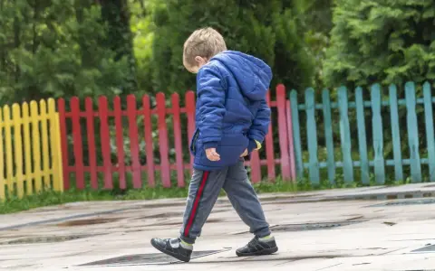 Drętwienie rąk w nocy: ZCN, kręgosłup, pozycja snu co Cię budzi?