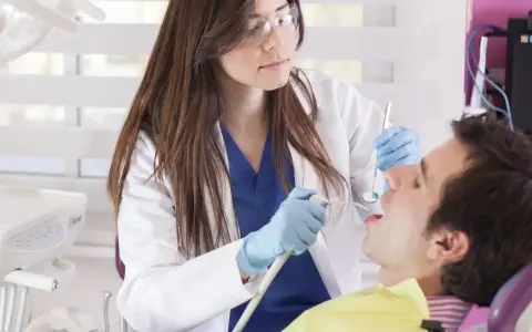 Co można zrobić u dentysty na nfz? Sprawdź darmowe zabiegi i nowości