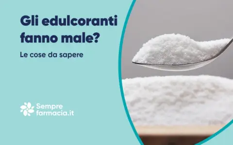 Gli edulcoranti fanno male? Una domanda importante. L'immagine mostra una cucchiaiata di dolcificante artificiale, suggerendo che ci siano cose da sapere sul suo impatto sulla salute.