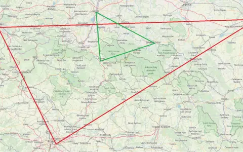 Gdzie są góry izerskie? Mapa pokazuje Karkonosze, Góry Izerskie i inne pasma górskie w Polsce, Czechach i Niemczech.