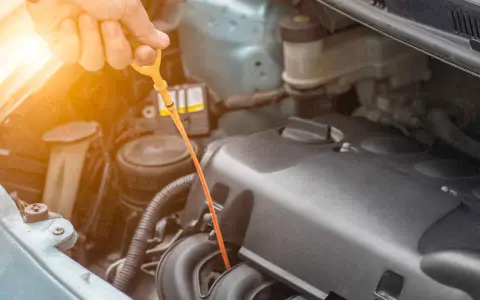 Wie viel Motoröl braucht mein Auto? Vermeiden Sie teure Schäden