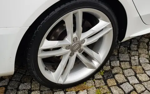 Audi A4 B8: Jakie ET felg 18 cali wybrać? Poradnik