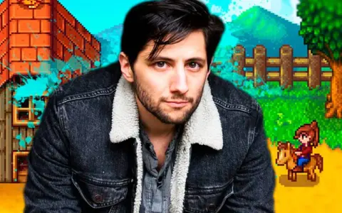 El creador de Stardew Valley, Eric Barone, posa frente a su mundo pixelado.