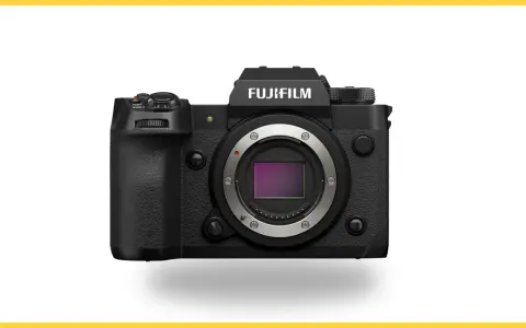 Czarny aparat Fujifilm xh2 z obiektywem.