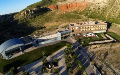 Balneario Ariño: Relájate en aguas mineromedicinales y bienestar