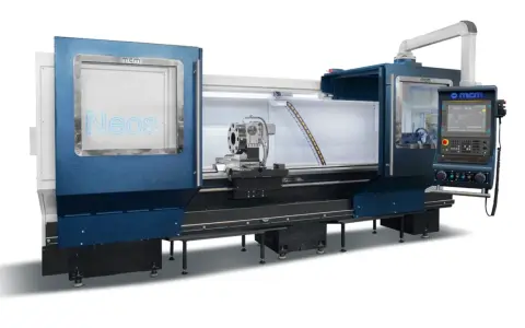 Tornio CNC MCM Neos, con mandrino e pannello di controllo digitale.