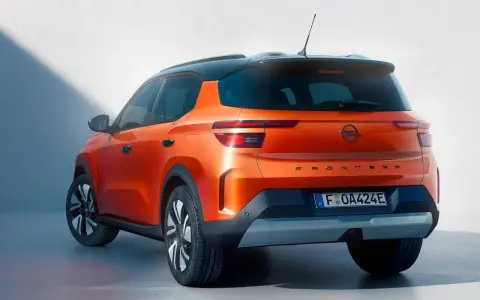 Opel Frontera arancione, un SUV moderno. Scopri il suo prezzo e le sue caratteristiche.