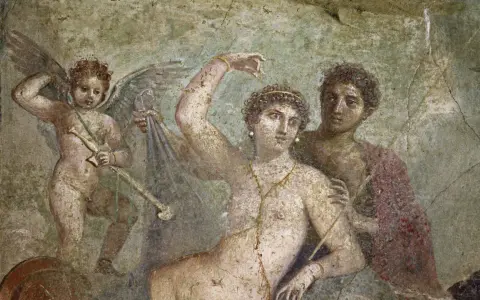 Antike Freske zeigt Amor mit Pfeil und Bogen, eine Frau und einen Mann. Die Szene erinnert an die Liebesgeschichten, die wer war Ovid in seinen Werken erzählte.