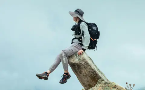 Buty na lato w góry: Wybierz idealne! Wysokie, niskie, membrana?
