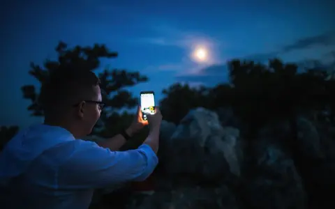 Zdjęcie Księżyca bez białej plamy? Poradnik smartfon/aparat!
