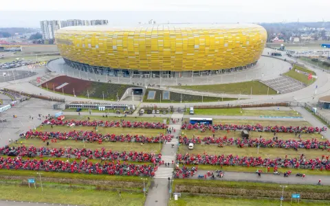 Tysiące motocyklistów w strojach Świętego Mikołaja zlotuje pod PGE Areną, jednym z największych stadionów w Polsce.