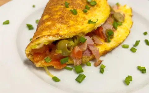 Szybki przepis na zdrowy omlet, który zmieni Twoje śniadanie na lepsze