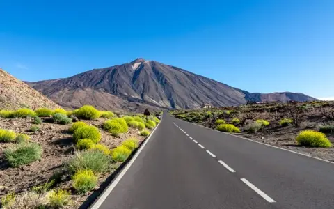 La montaña más alta de España: Teide, un volcán impresionante y accesible