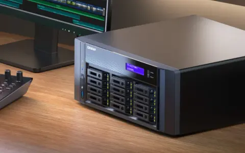 Un NAS server QNAP, prêt à stocker vos projets vidéo.