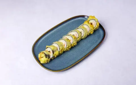 Chrupiące rolki sushi w cieście tempura, idealne na szybki obiad. Ten przepis na tempura zachwyci każdego!