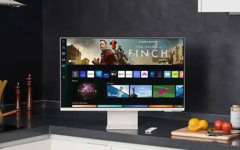 Samsung TV mit Smart Hub, zeigt Film "Finch" und Apps wie Netflix. Perfekt für Kochpausen.