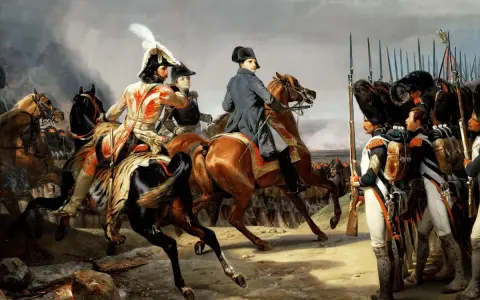 Reiter und Soldaten in Uniformen, die an die napoleonischen Kriege erinnern, stehen auf einem Schlachtfeld.